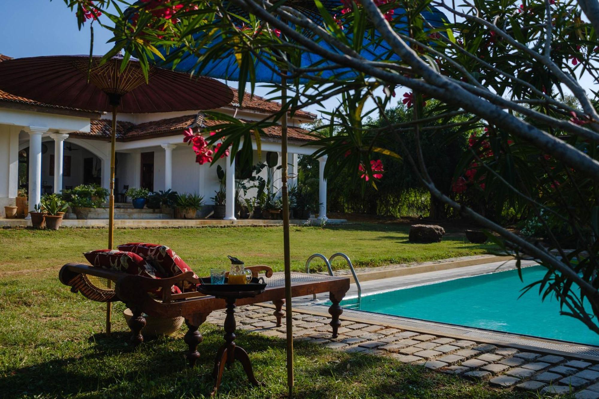 Bed and Breakfast Treasure Rock Kirinda  Exterior foto