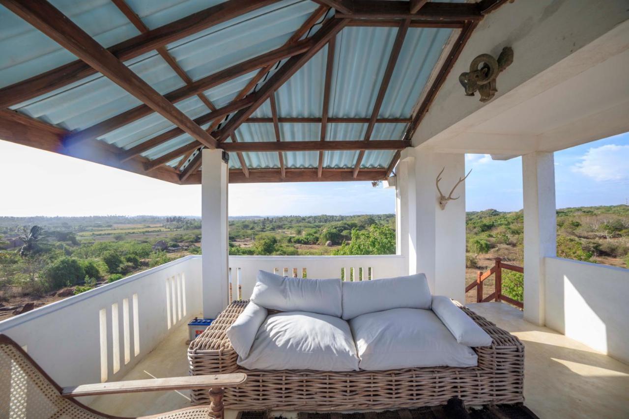 Bed and Breakfast Treasure Rock Kirinda  Exterior foto
