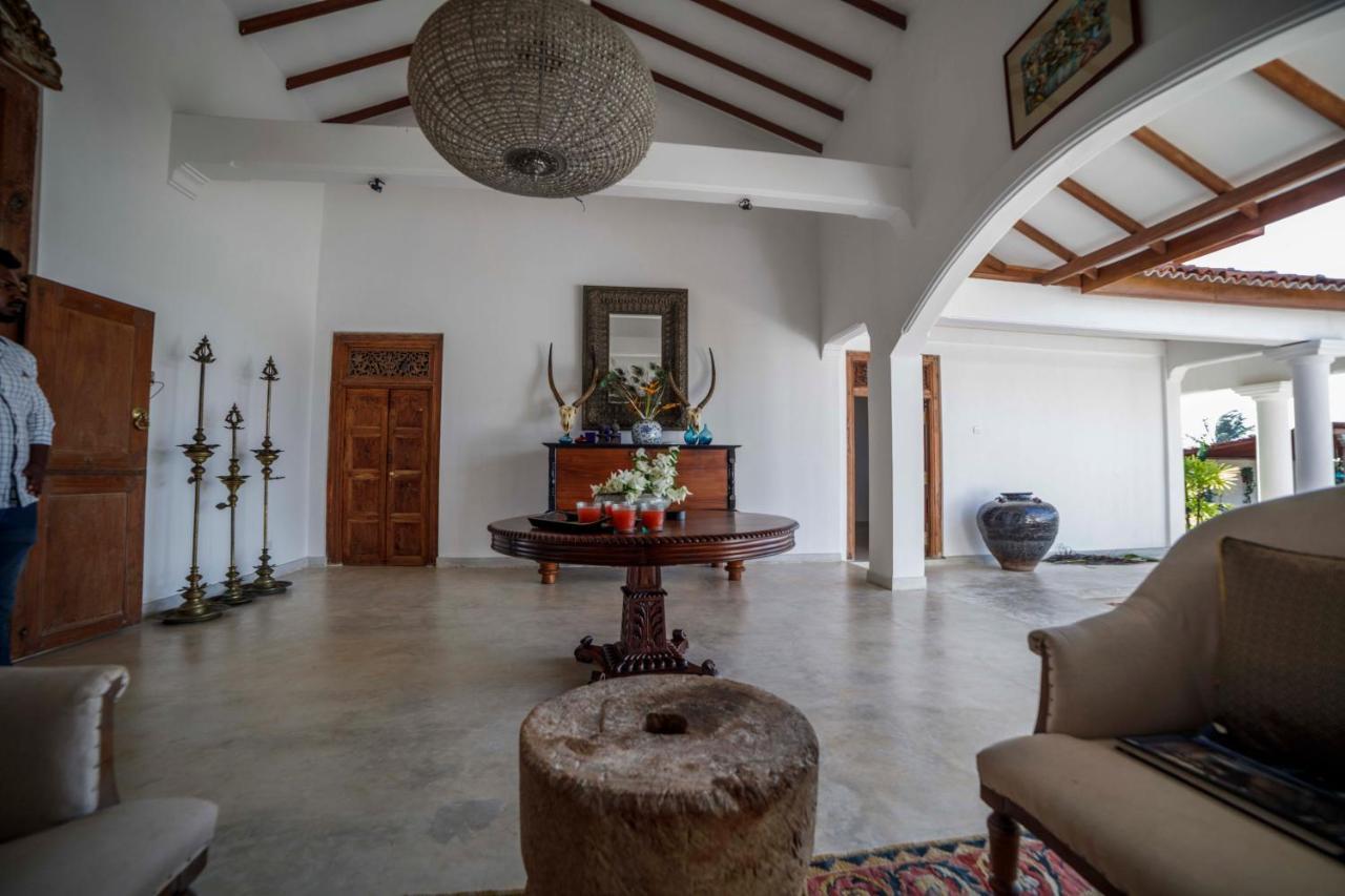 Bed and Breakfast Treasure Rock Kirinda  Exterior foto