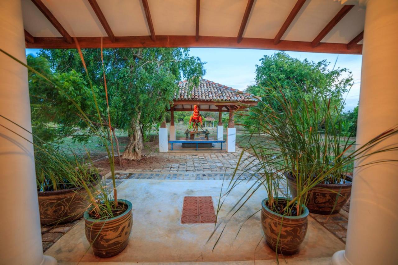 Bed and Breakfast Treasure Rock Kirinda  Exterior foto